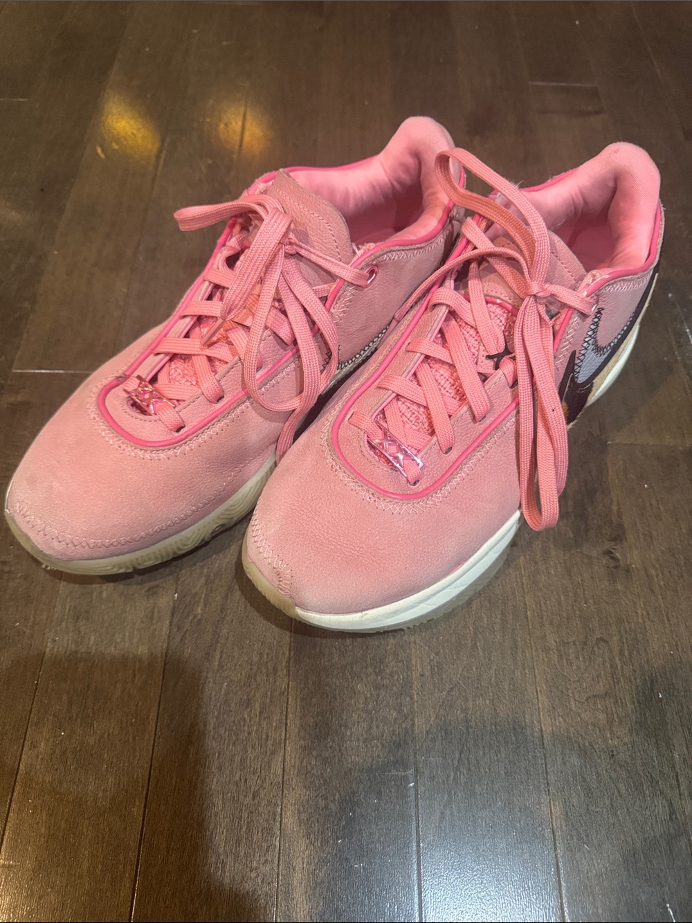 Nike LeBron 20 Sneakers